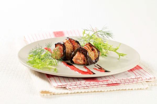 Eggplant wrapped meatballs — Stock Photo, Image