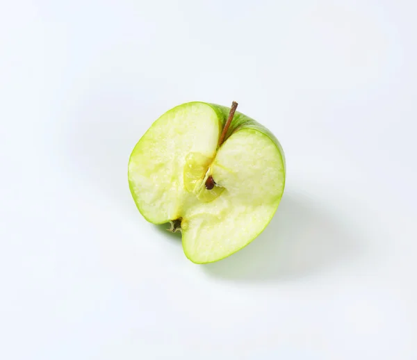 절반 녹색 사과 — 스톡 사진