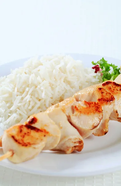 Hühnerspieß mit Reis — Stockfoto