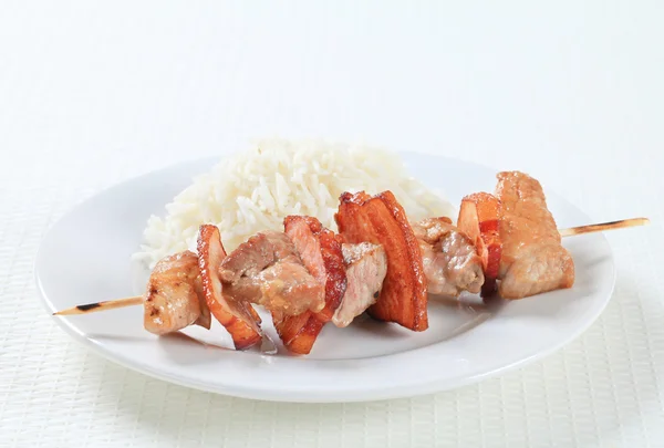 Varkensvlees brochette met rijst — Stockfoto