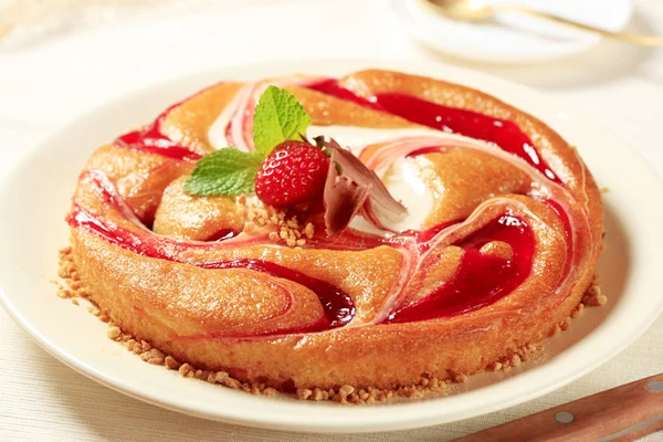 Pastel de esponja de queso y fresa —  Fotos de Stock