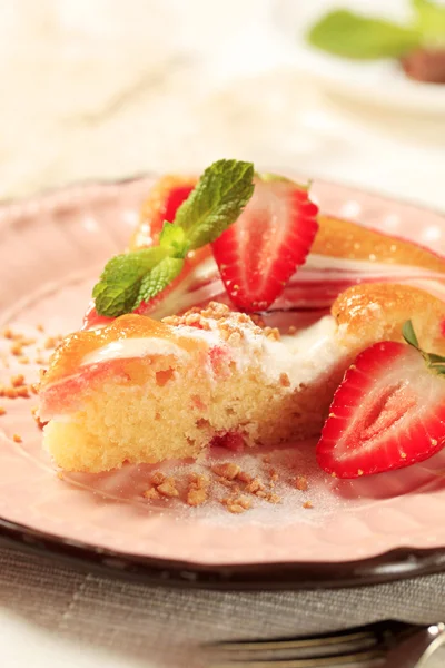 Pastel de esponja de queso y fresa — Foto de Stock