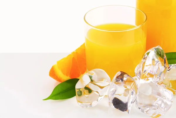 Frischer Orangensaft — Stockfoto