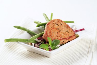 marine edilmiş domuz eti ve sebze