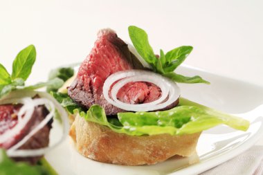 kızarmış biftek sandviç