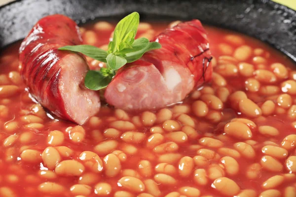 Beans in tomato sauce and sausage — Stock Photo, Image