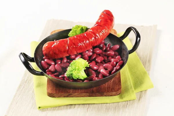 Cooked kidney beans with sausage — Stock Photo, Image