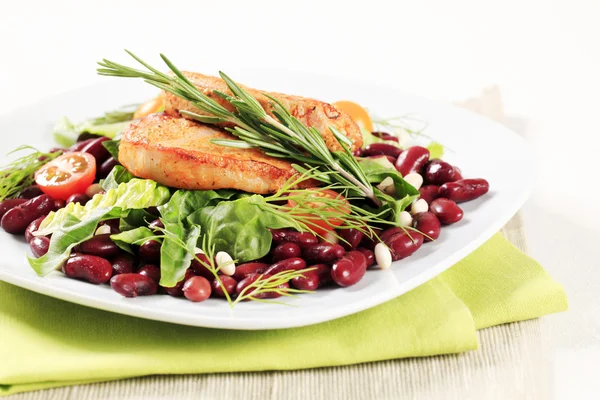 Salada de porco e feijão vermelho marinado — Fotografia de Stock