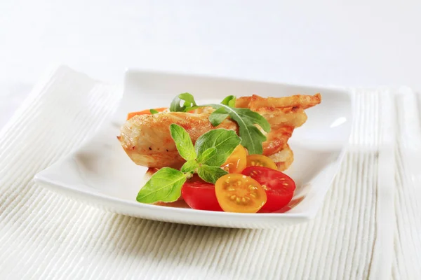 Chicken meat and crispy bread — Stock Photo, Image