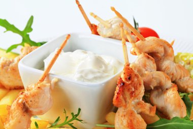 tavuk satay patates kızartması ile