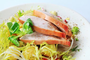 Kızarmış hindi göğsü ve patates