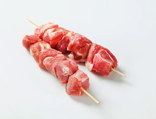 Raw pork souvlaki — Stock Photo, Image