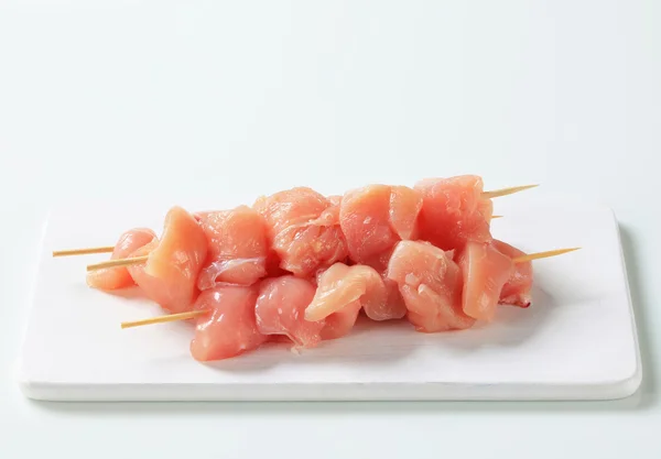 Raw chicken skewers — Stock Photo, Image