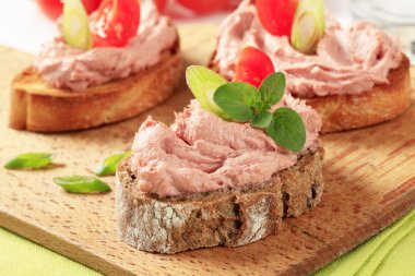 brood met vlees mousse