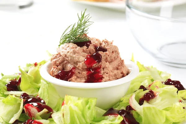 Vlees en lever spread met cranberry saus — Stockfoto