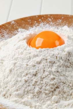 yumurta sarısı ve un