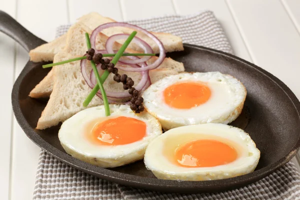 Fried eggs and bread — Stock Photo, Image