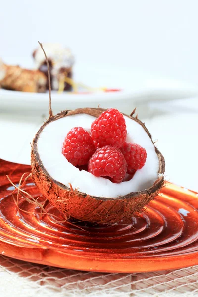 Coconut and raspberries — Stock Photo, Image