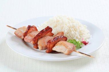 pilavlı domuz eti şiş 