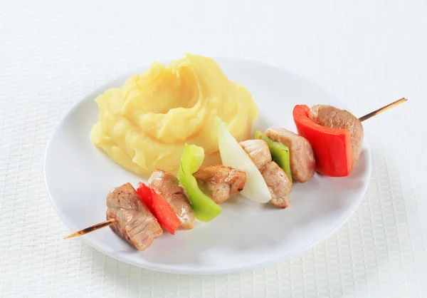 Pork skewer with mashed potato — Stock Photo, Image