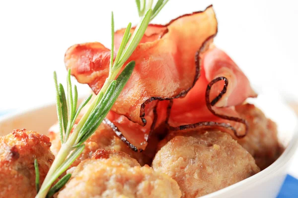 Meatballs with slices of bacon — Stock Photo, Image