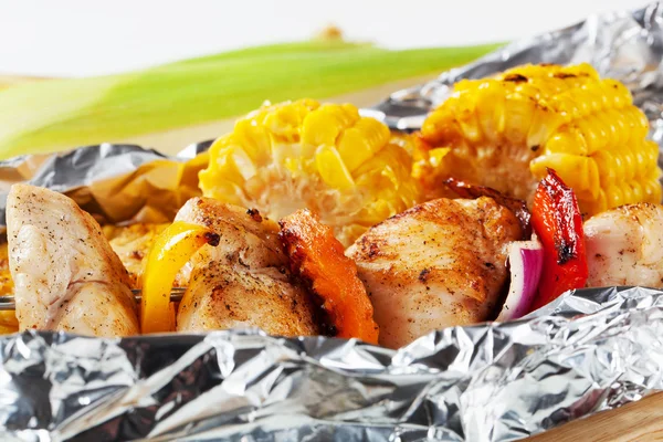 Shish kebab and grilled corn — Stock Photo, Image