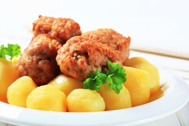 köfte patates ile
