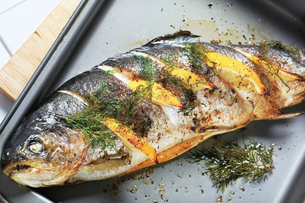 Trout with lemon and dill — Stock Photo, Image