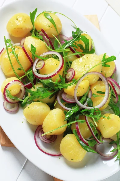 Aardappelen met rucola en UI — Stockfoto