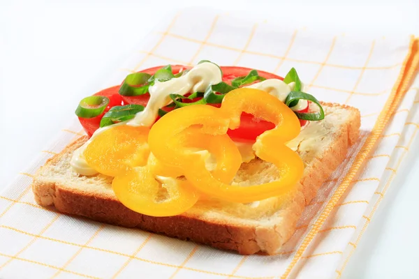 Nyílt szembesülve növényi szendvics — Stock Fotó