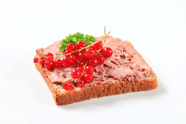 Pan con paté de hígado — Foto de Stock