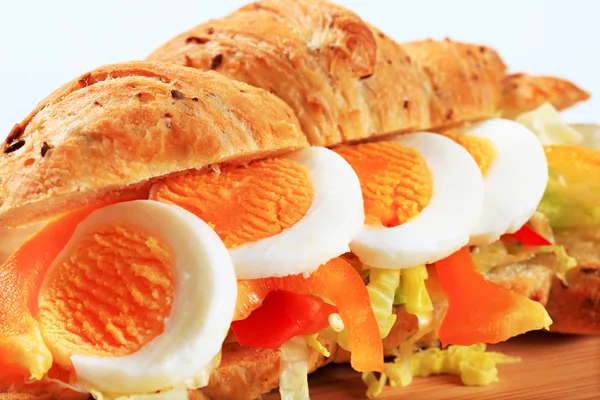 Yumurta kruvasan sandviç — Stok fotoğraf
