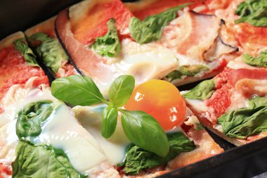 Pizza Alla Bismarck