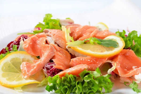 Smoked trout salad — Stock Photo, Image