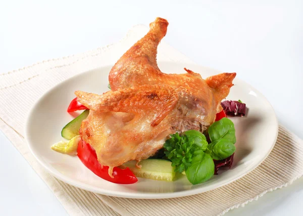 Sült csirke, zöldség körettel — Stock Fotó