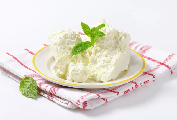 Crumbly white cheese — Stock Photo, Image