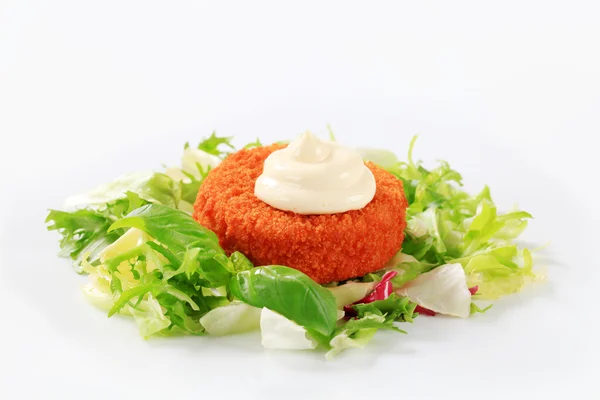 Green salad with fried breaded cheese — Stock Photo, Image