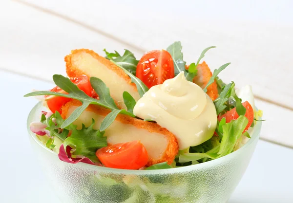 Green salad with fried cheese — Stock Photo, Image