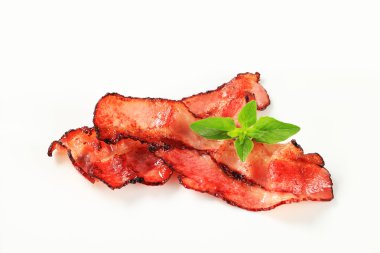 pan kızarmış domuz pastırması şeritler