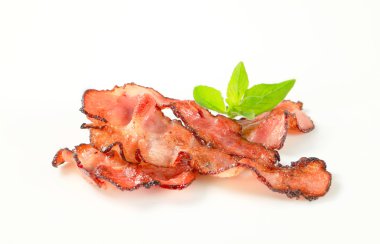 pan kızarmış domuz pastırması şeritler