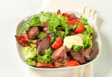 karaciğer tavuk salatası