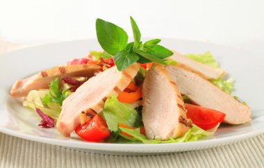 ızgara tavuk göğsü ve salata