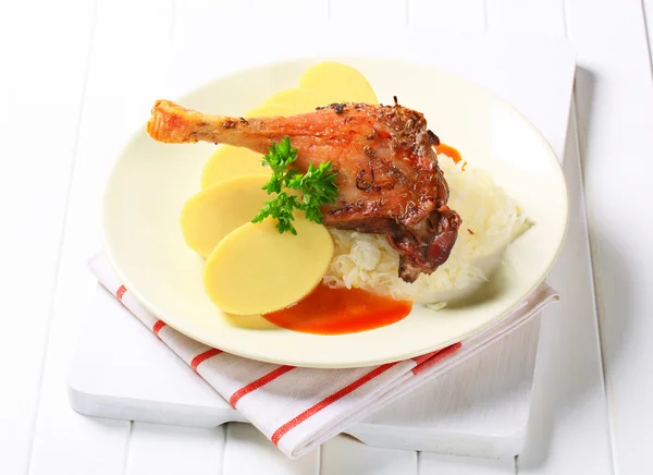 Roast duck with potato dumplings and sauerkraut — Stock Photo, Image