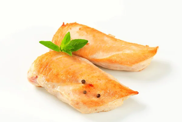 Seared chicken breast fillets — Stock Photo, Image