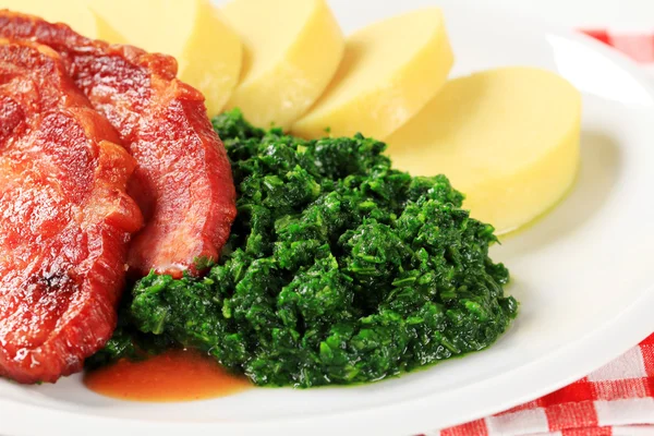 Smoked pork neck with potato dumplings and spinach — Stock Photo, Image