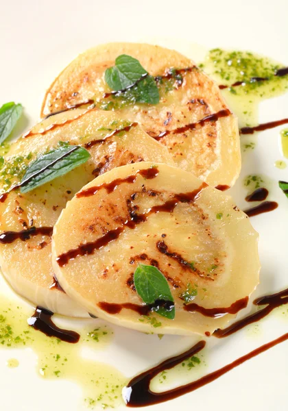 Aubergine mit Pesto und Balsamico — Stockfoto