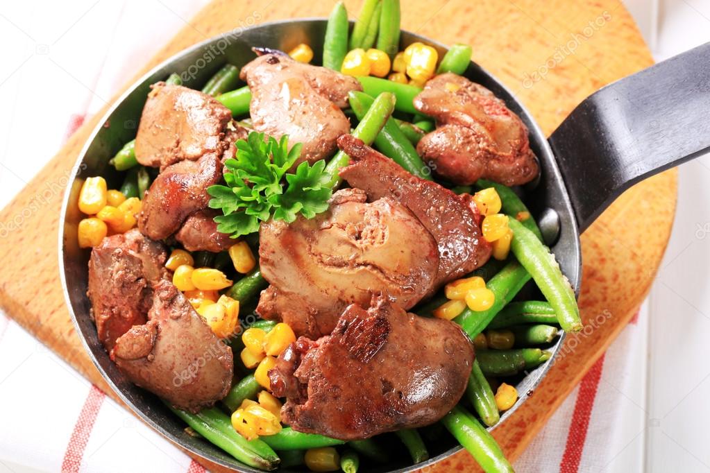 Chicken liver with green beans and corn