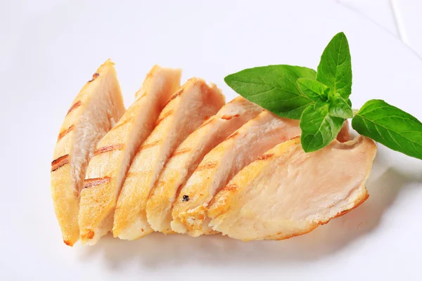 Filetto di petto di pollo grigliato affettato — Foto Stock