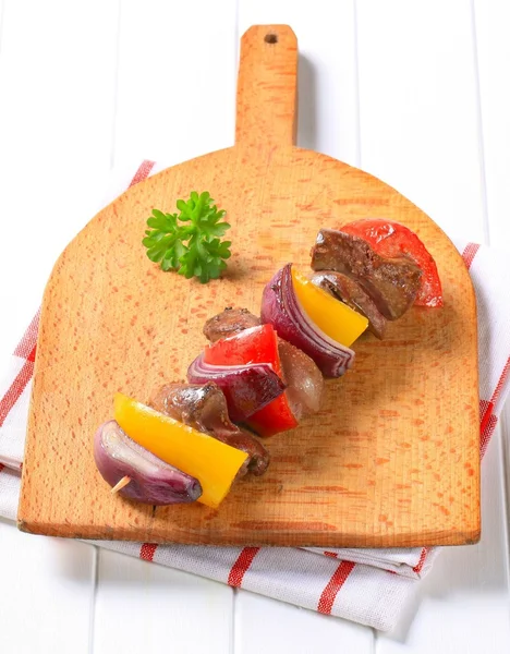 Brocheta de hígado y verduras de pollo — Foto de Stock