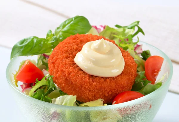 Fried cheese with vegetable salad and mayonnaise — Stock Photo, Image